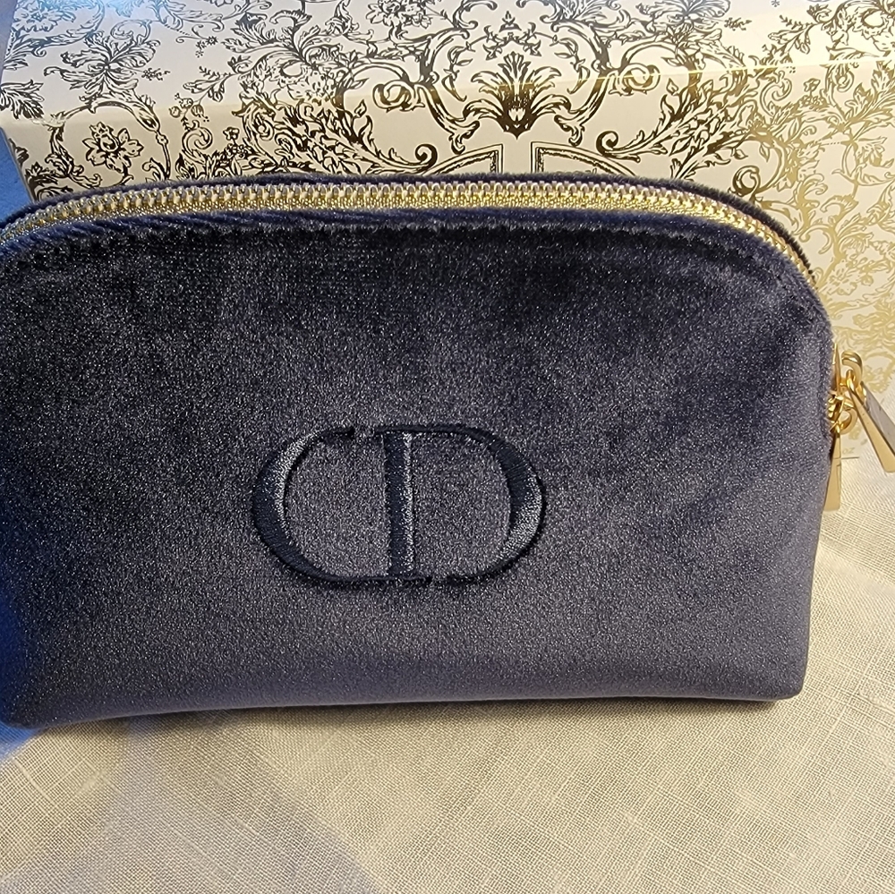 Dior Navy Blue Velvet Beauty Case. NIB - Picture 4 of 4